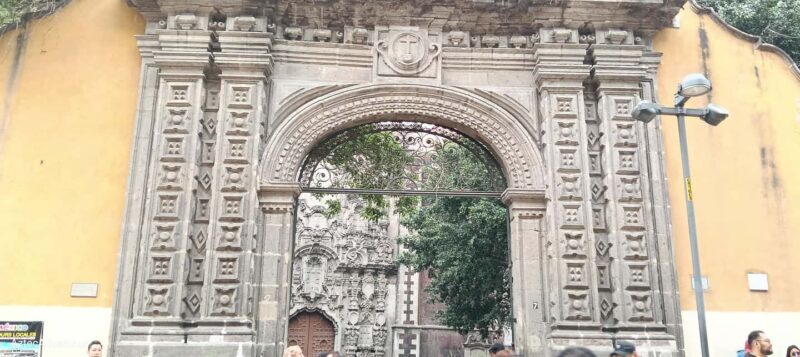 Chronicles of the Center: Living Stories of Mexico City - The Practical Side