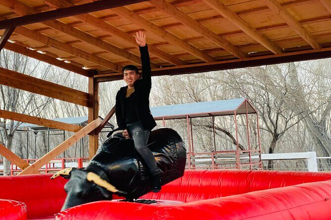 Chuck Wagon Supper & Western Stage Show at Blazin' M Ranch Ticket - Who Should Consider This Experience?