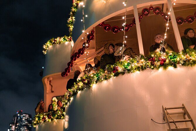 Circle Line: New Years Eve Dinner & Fireworks Cruise (All Ages) - What to Expect from the Experience