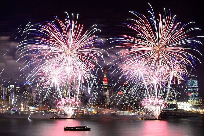 Circle Line: New Year's Eve Fireworks & Party Cruise (21+) - A Closer Look at the New Year’s Eve Cruise Experience