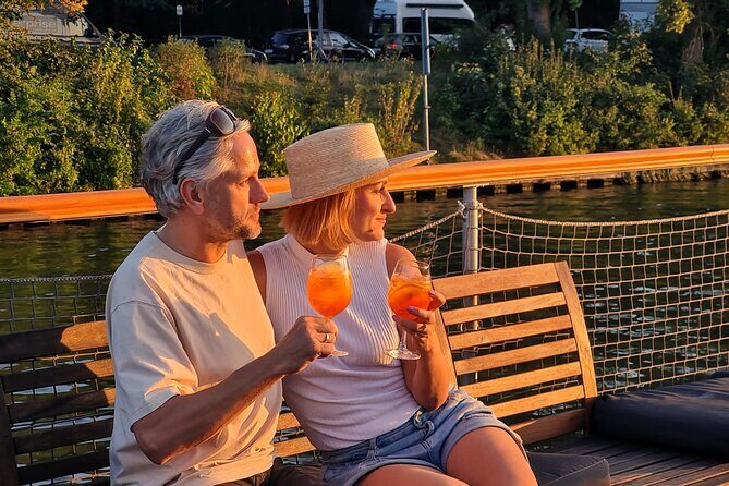 City lounge trip with the lounge ship through Berlin - Who Should Consider This Tour?