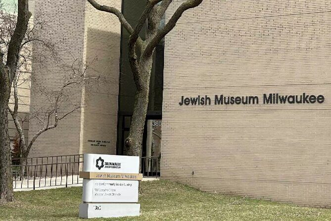 City of Neighborhoods: A Self-Guided Audio Tour in Milwaukee - An Honest Look at the Milwaukee Neighborhoods Audio Tour