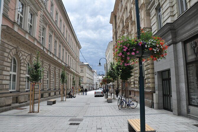 CITY QUEST LINZ: uncover the secrets of this city! - The Balance of Pros and Cons