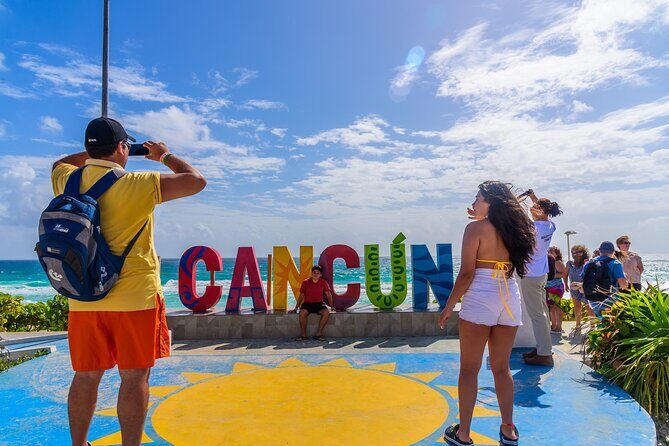 City Tour the best places in Cancún by van transportation - Key Points