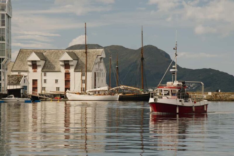 City walk in Ålesund: Art Nouveau, sea views & insider tips - Exploring Ålesund Through a Locals Lens: Art Nouveau, Sea Views & Insider Tips