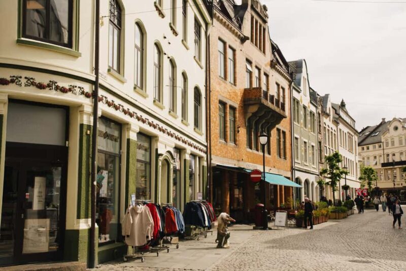 City walk in Ålesund: Art Nouveau, sea views & insider tips - FAQ