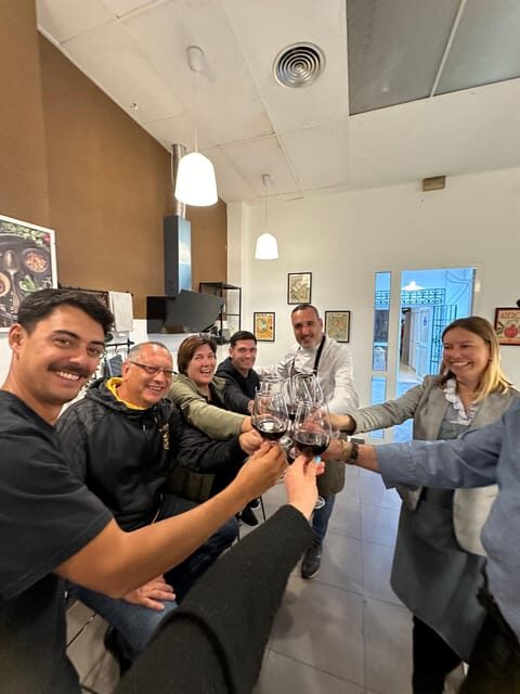 Class of Valencian Paella with welcome drinks and tapas - The Practical Details That Matter