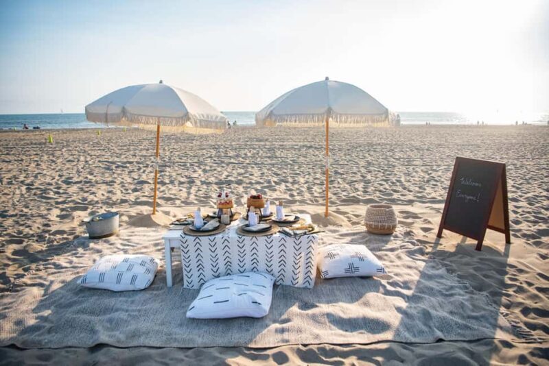 Classic Beach Picnic in Santa Monica - Key Points