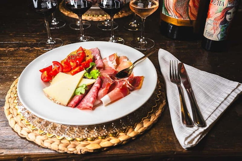 Classic: Tasting of Wines, Oils & Vinegars - Discover the Charm of Poggio ai Laghi’s Tasting Experience