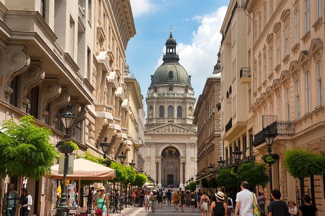 Classic Walk in Budapest Historical Center - Starting Point: Váci Street – The Heart of Budapest’s Shopping Scene