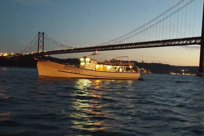 Classic Yacht Sunset group tour in Lisbon with welcome drink - What the Tour Looks Like in Practice