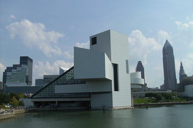 Cleveland Scavenger Hunt Walking Tour and Game - Pros and Cons