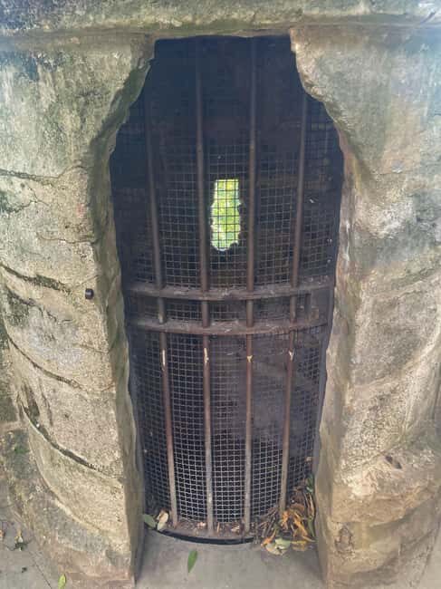 Cobblestones Tour Pamplona: Immersive Walking Tour in English - Key Points