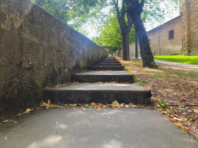 Cobblestones Tour Pamplona: Immersive Walking Tour in English - The Itinerary Breakdown