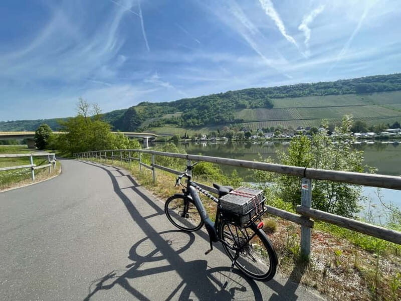 Cochem: Bike and Boat Tour with Picnic and Wine Tasting - Exploring Cochem on Your Own