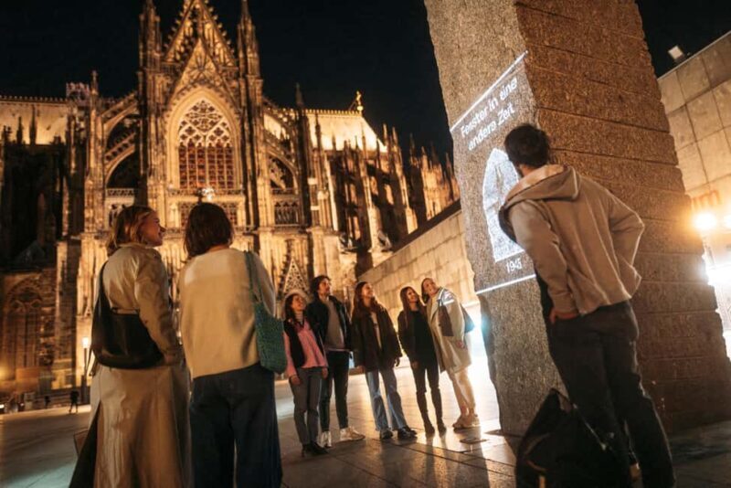 Cologne: Cologne Cathedral & Old Town in the evening  interactive tour with projector - FAQs