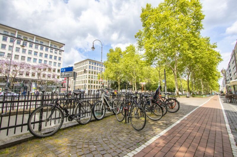 Cologne: Express Walk with a Local in 60 minutes - Key Points