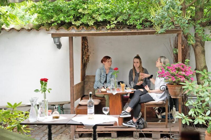 Cologne-Nippes: Summer wine party in the frenchstyle garden - What to Expect from the French-Style Summer Wine Party