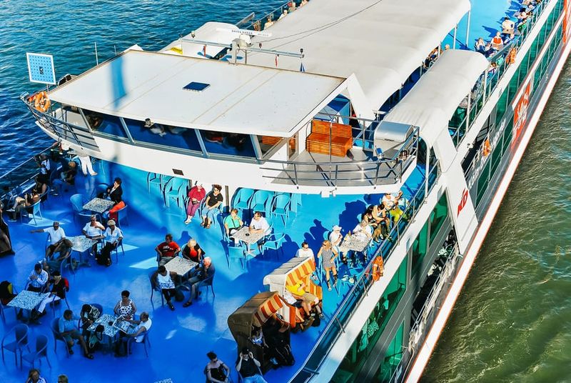 Cologne: Panoramic City Cruise - The Bar Experience: Drinks, Wine, and Snack Timing