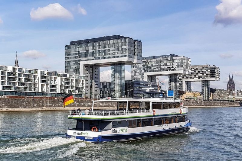 Cologne: Top Sights Rhine River Cruise - Skyline Tour - Sound, narration, and how to choose your seat