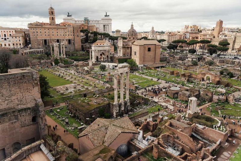 Colosseum, Roman Forum & Palatine Hill with Multimedia Video - Roman Forum: the center of everyday Roman life