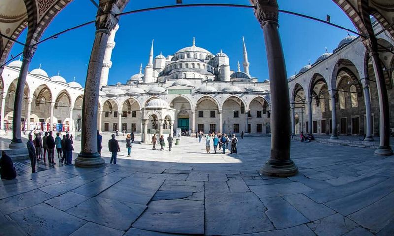 Combo: Hagia Sophia+Basilica Cistern Optional Topkapi Palace - Blue Mosque with audio: free entry, strong atmosphere, and a dress check