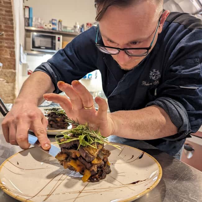 Communal dinner in an ancient Tuscan farmhouse - Key Points