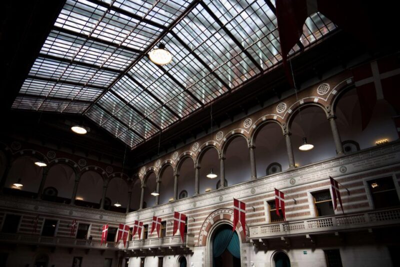 Copenhagen: Canal Boat Cruise & Old Town/Nyhavn Walking Tour - Who Should Consider This Tour?