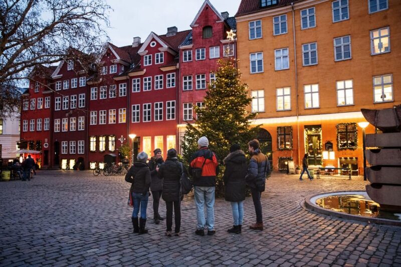 Copenhagen: Christmas Walking Tour with Treats and Drinks - Engaging Activities and Cultural Traditions