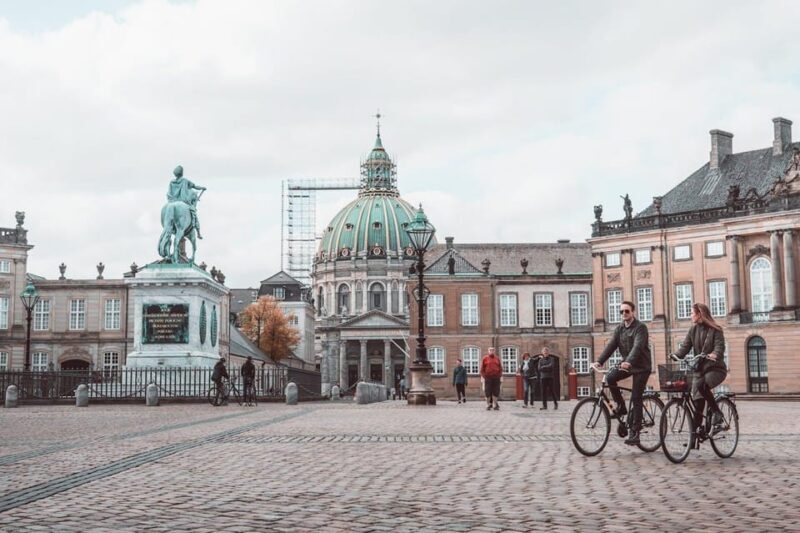Copenhagen: Guided Walking Tour in French - Detailed Breakdown of the Itinerary