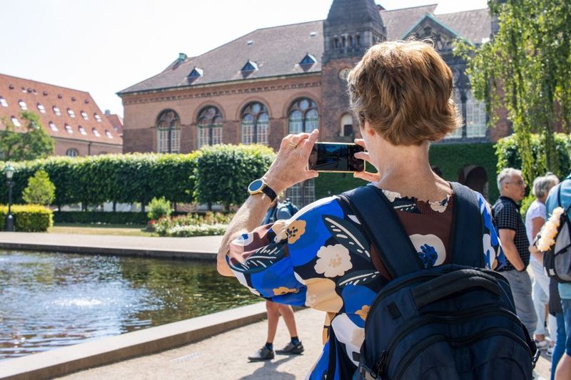 Copenhagen: Highlights 3 Hour Bike Tour with a Local Guide - Black Diamond and the Royal Library zone: modern design with meaning