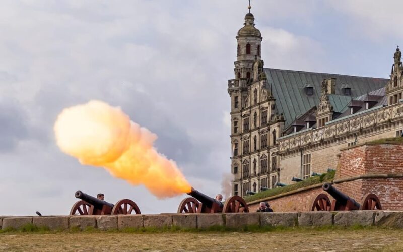 Copenhagen: Kronborg Castle Tour in Spanish - Practical Tips for Your Visit