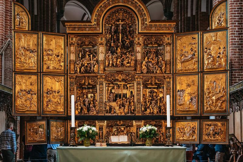 Copenhagen: Kronborg, Frederiksborg Castle and Roskilde Tour - Frederiksborg Palace: Lake Views, Gardens, and Self-Guided Time