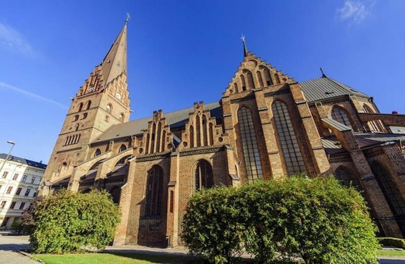 Copenhagen: Malmö Tour in Spanish - Crossing the Øresund Bridge: An Engineering Marvel