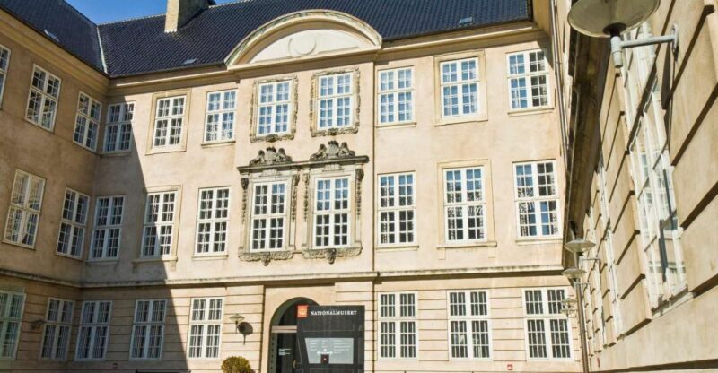 Copenhagen: Old Town and Nyhavn Private Family Tour - Key Points