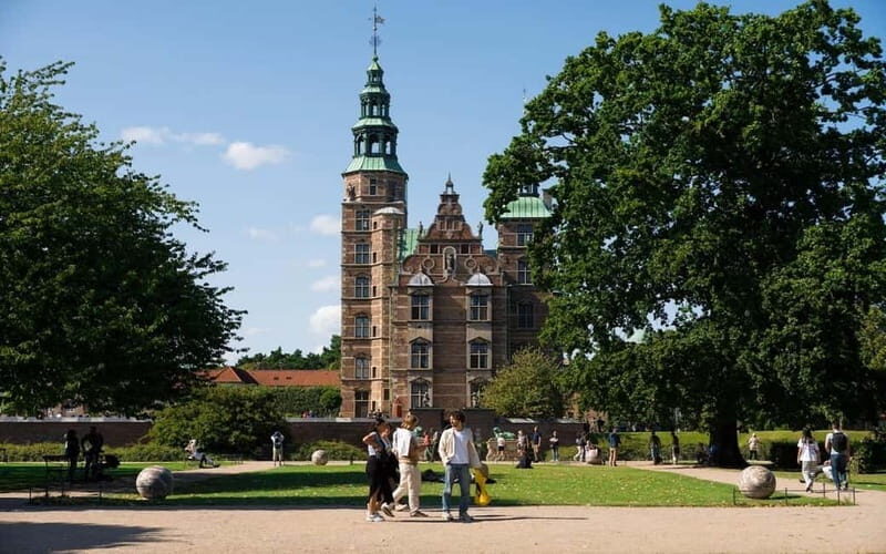 Copenhagen: Rosenborg and Christiansborg Palaces Tour in Spanish - A Closer Look at the Experience