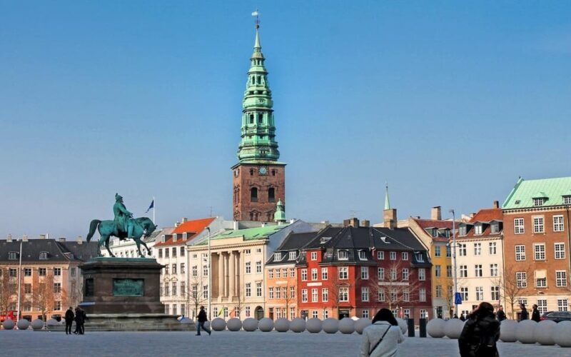 Copenhagen Tour in Spanish - Key Points