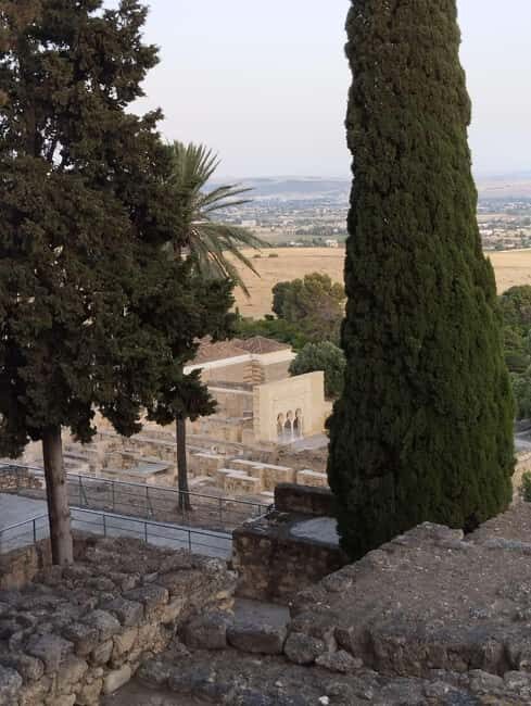Córdoba: Guided Tour Medina Azahara at Dusk - The Experience in Detail