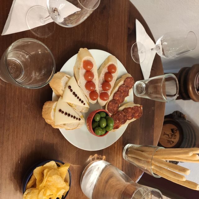 Córdoba: Local Wine Tasting Evening - The Experience in a Nutshell