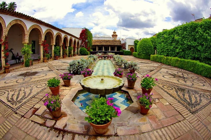 Córdoba: Viana Palace Courtyards Guided Tour - Is it worth the price?