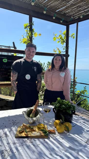 Corniglia: learn how to make pesto overlooking the sea with a tasting - The Setting and Views