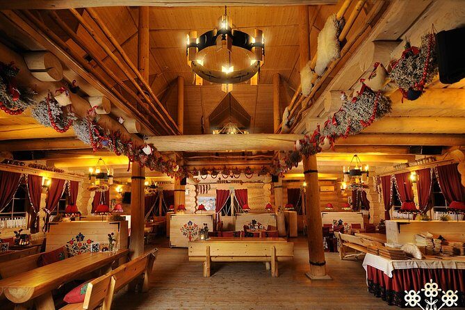 Cottage Style Evening with Folk Show and Traditional Feast from Krakow - What You Can Expect from the Experience