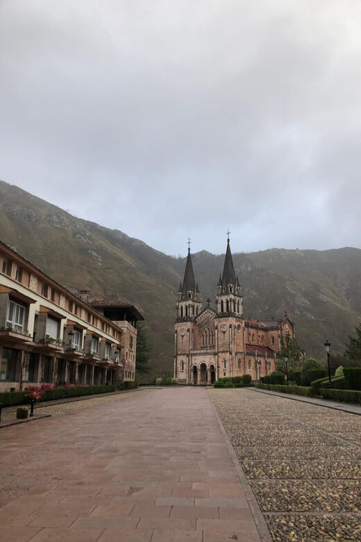 Covadonga y Cascos Históricos Cangas de Onís y Lastres - FAQs