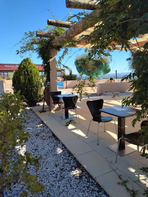 Covilhã: Acrylic painting workshop with wine tasting - The Itinerary and What to Expect