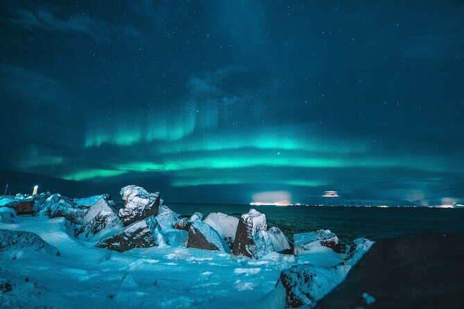 Cozy Northern Lights Tour with Icelandic Treats and Liquor - Is It Worth the Price?