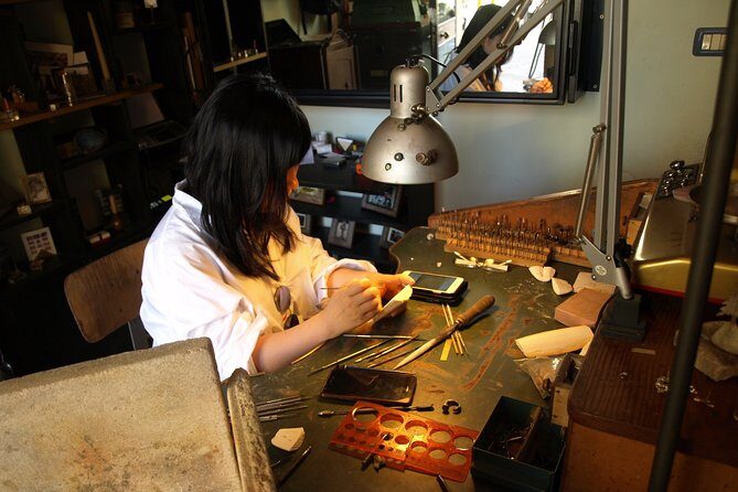 Create your original cuttlefish bone cast jewelry. - Who Should Consider This Experience?