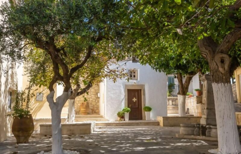 Crete: Knossos Palace and Archanes with Wine Tasting Tour - FAQ