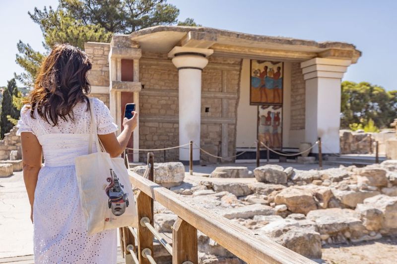 Crete: Palace of Knossos E-Ticket and Audio Guide - The audio route: how the story maps onto the palace