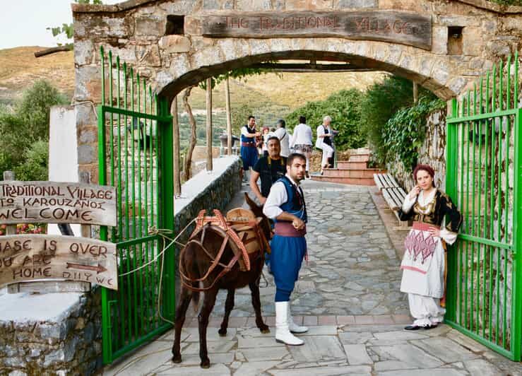 Crete: Traditional Cretan Night: Live Show and Dinner - A Close Look at the Experience