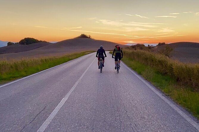 Cycling in Tuscany TOP experience - 1 day race bike rental - Key Points